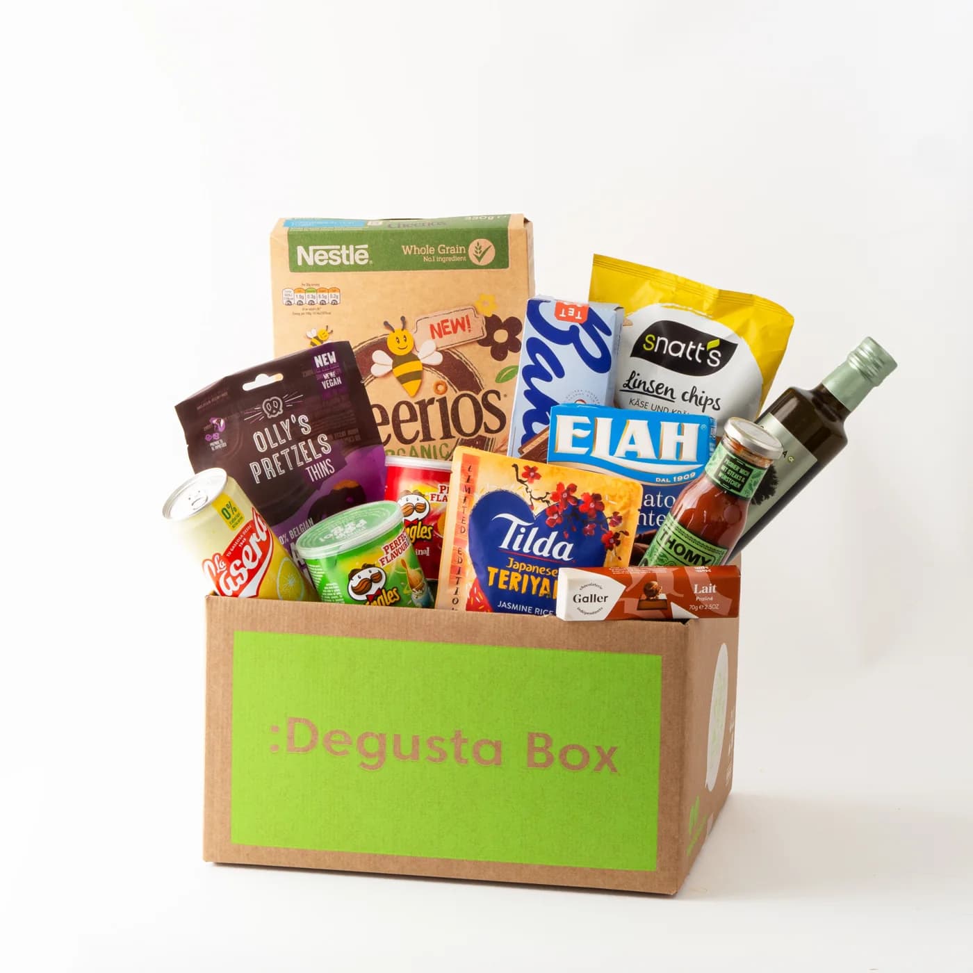 Imagen promocional de una Degusta Box con alimentos y bebidas; el contenido real cambia cada mes